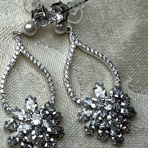 Sophisticated Silver Crystal Earrings Dangle Drop Prong Set Wedding PAGENT 4134 - Picture 7 of 11